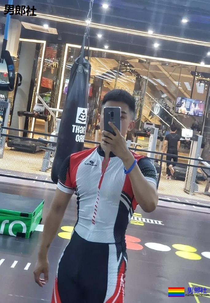 条顺野生帅哥捕获攻略！这些肌肉体育生校草，帅的令人窒息！ - 51虹马