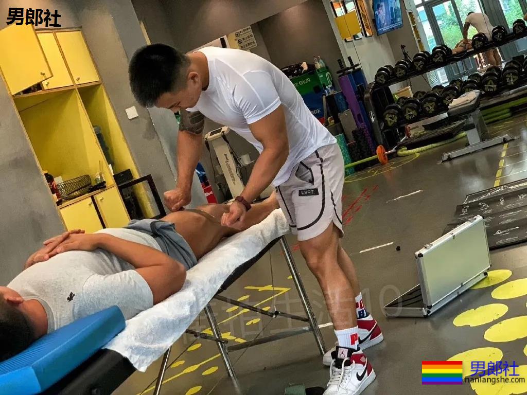 条顺野生帅哥捕获攻略！这些肌肉体育生校草，帅的令人窒息！ - 51虹马