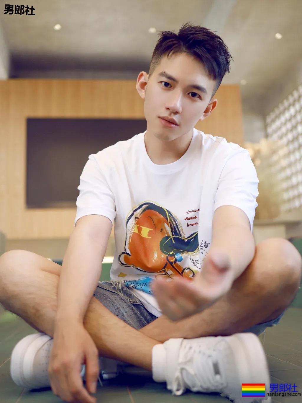 干净帅气的小哥哥，这也太帅了吧！-51虹马