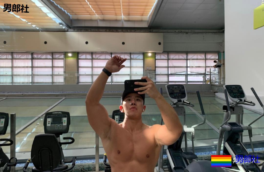 因大尺度内裤照引发舔屏，这位上海小哥我又可了。 - 51虹马