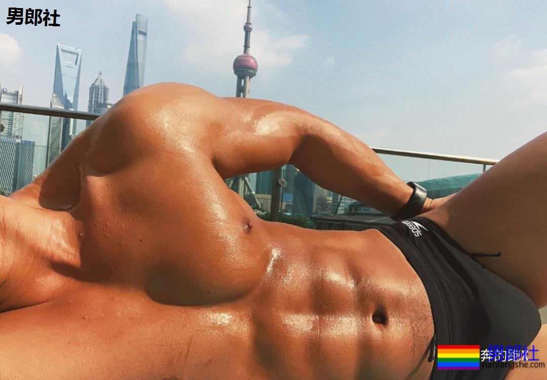 因大尺度内裤照引发舔屏，这位上海小哥我又可了。 - 51虹马