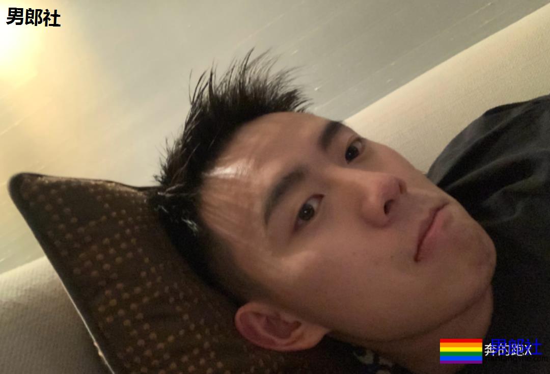 因大尺度内裤照引发舔屏，这位上海小哥我又可了。 - 51虹马