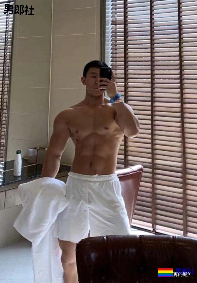 因大尺度内裤照引发舔屏，这位上海小哥我又可了。 - 51虹马