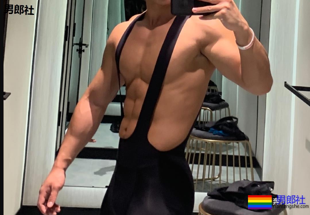 因大尺度内裤照引发舔屏，这位上海小哥我又可了。 - 51虹马