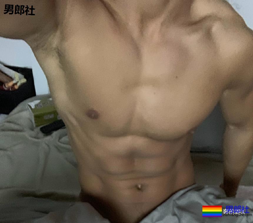 因大尺度内裤照引发舔屏，这位上海小哥我又可了。 - 51虹马