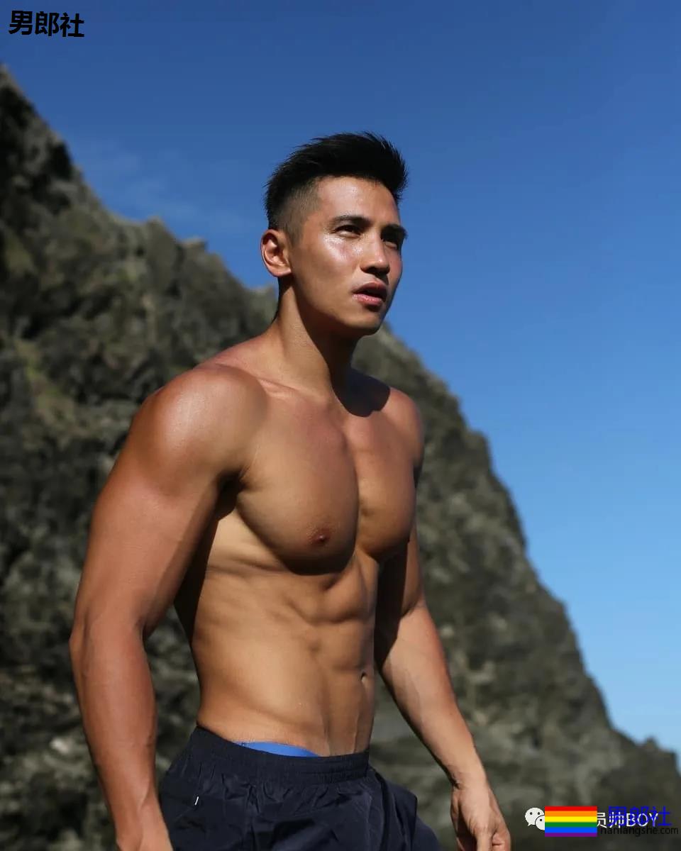 肌肉消防员参选“香港先生”落选,如今靠大尺度内裤照火了! - 51虹马 肌肉消防员参选“香港先生”落选,如今靠大尺度内裤照火了! - 51虹马