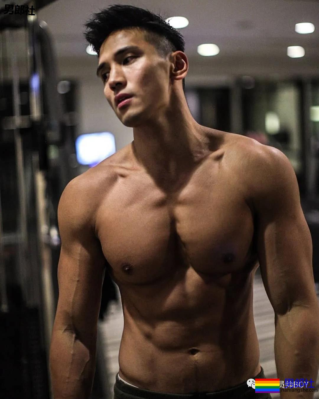 肌肉消防员参选“香港先生”落选,如今靠大尺度内裤照火了! - 51虹马 肌肉消防员参选“香港先生”落选,如今靠大尺度内裤照火了! - 51虹马