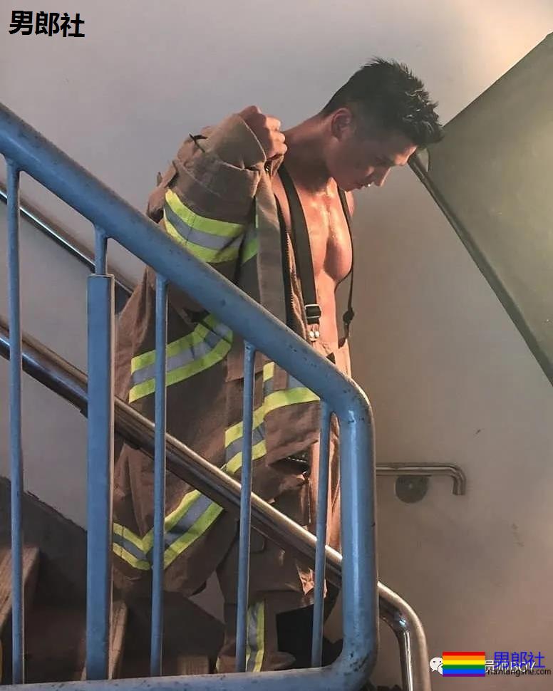 肌肉消防员参选“香港先生”落选,如今靠大尺度内裤照火了! - 51虹马 肌肉消防员参选“香港先生”落选,如今靠大尺度内裤照火了! - 51虹马