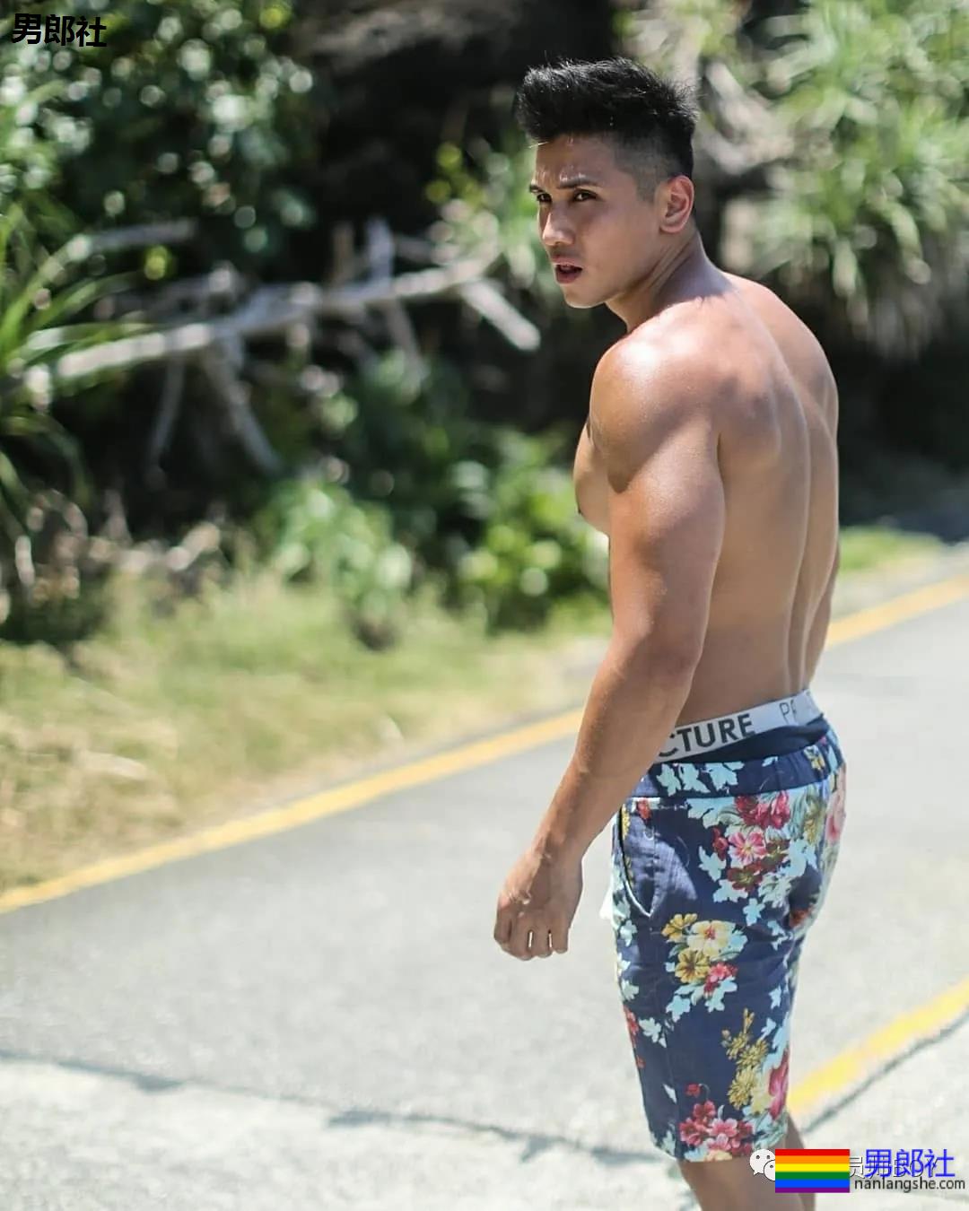 肌肉消防员参选“香港先生”落选,如今靠大尺度内裤照火了! - 51虹马 肌肉消防员参选“香港先生”落选,如今靠大尺度内裤照火了! - 51虹马