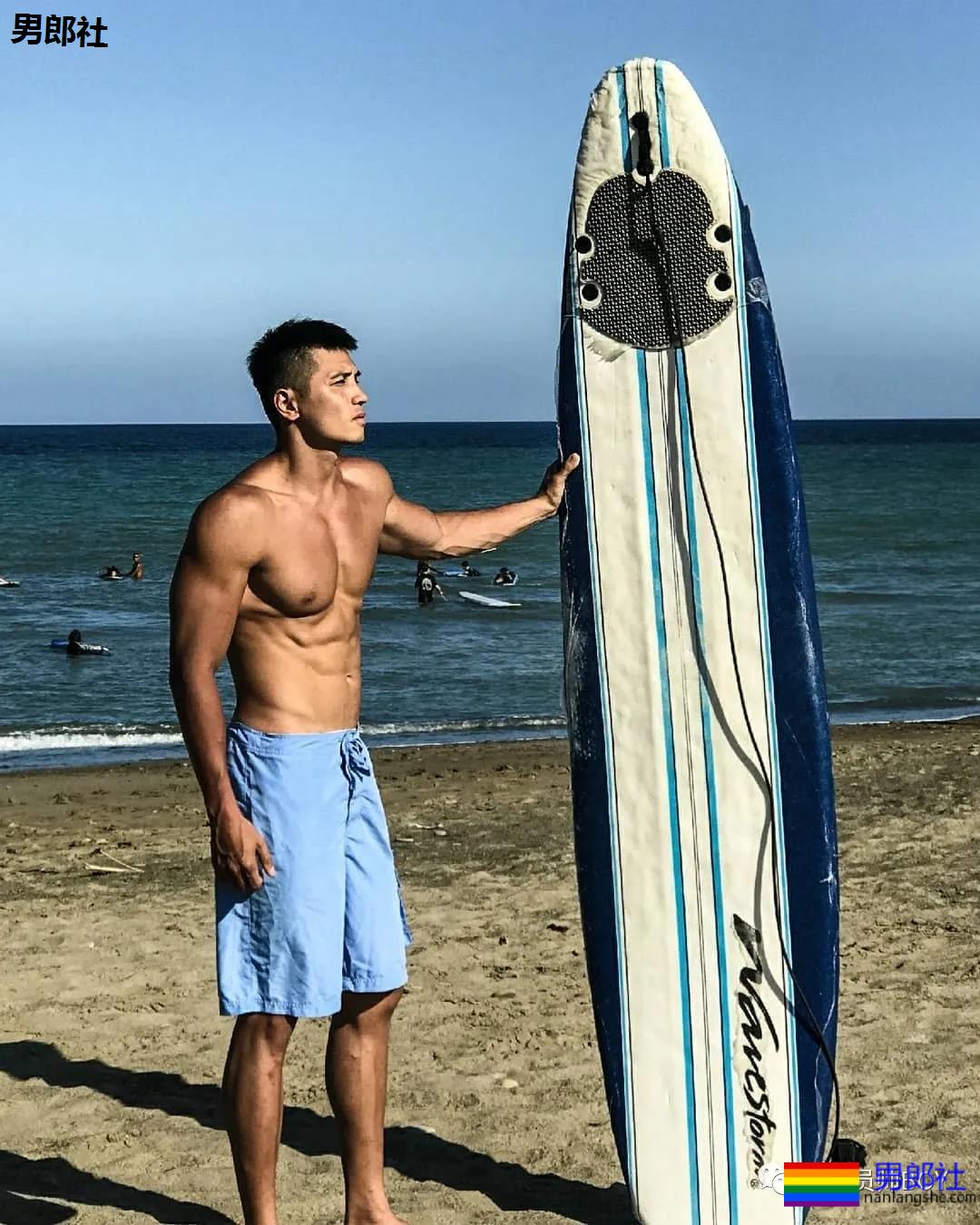 肌肉消防员参选“香港先生”落选,如今靠大尺度内裤照火了! - 51虹马 肌肉消防员参选“香港先生”落选,如今靠大尺度内裤照火了! - 51虹马