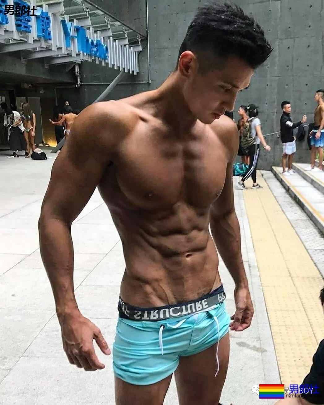 肌肉消防员参选“香港先生”落选,如今靠大尺度内裤照火了! - 51虹马 肌肉消防员参选“香港先生”落选,如今靠大尺度内裤照火了! - 51虹马