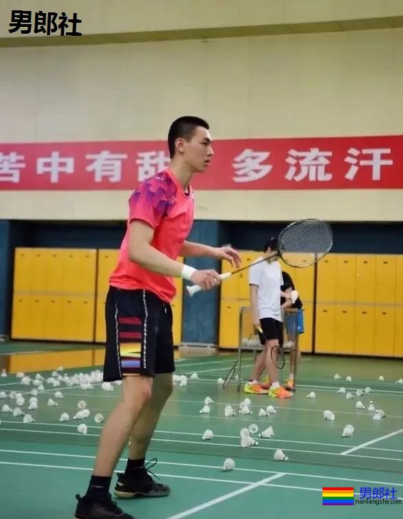 北体大寸头体育生小狼狗，沉迷于颜值无法自拔 - 51虹马