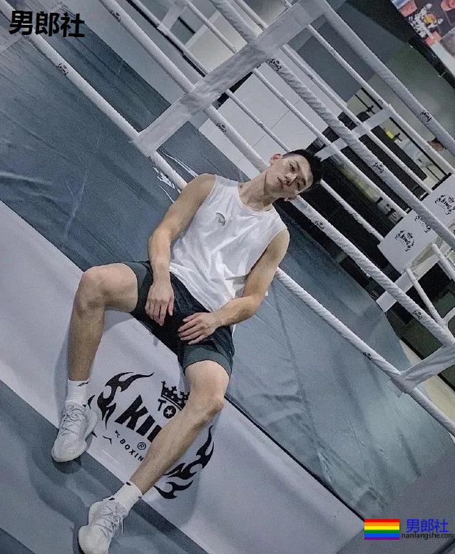 北体大寸头体育生小狼狗，沉迷于颜值无法自拔 - 51虹马