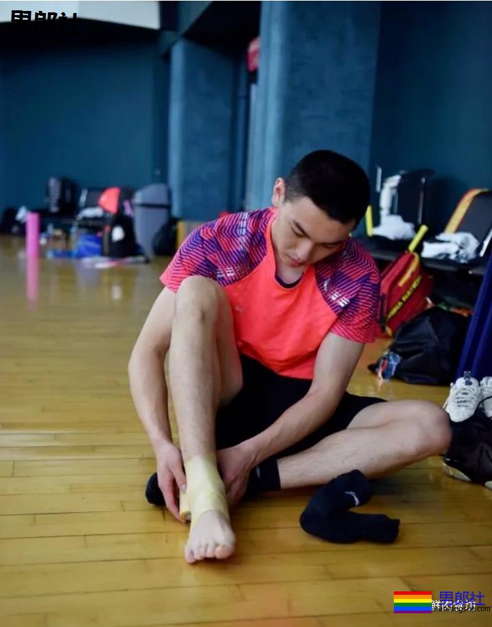 北体大寸头体育生小狼狗，沉迷于颜值无法自拔 - 51虹马