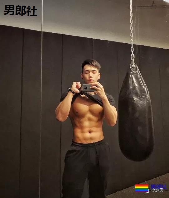 张天爱的肌肉私教又火了！早年拍的内裤秀依然很抢手！ - 51虹马