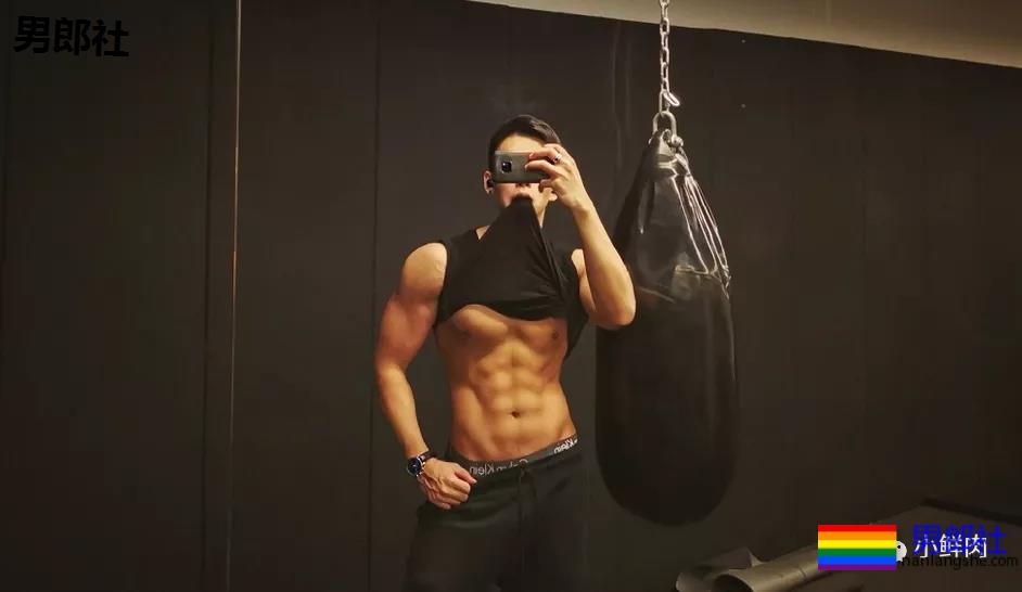 张天爱的肌肉私教又火了！早年拍的内裤秀依然很抢手！ - 51虹马