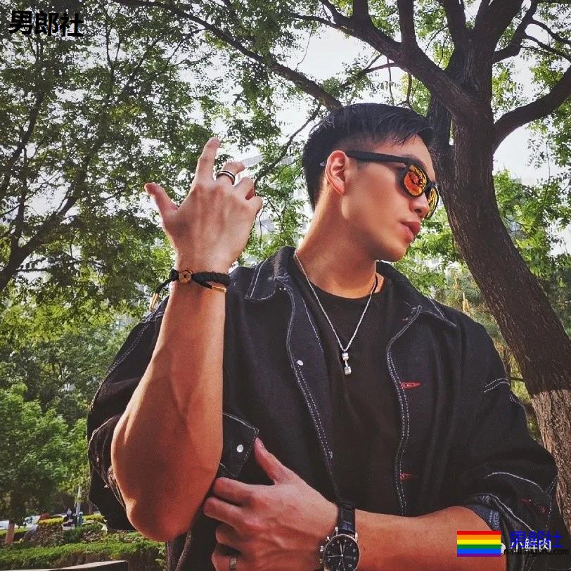 张天爱的肌肉私教又火了！早年拍的内裤秀依然很抢手！ - 51虹马