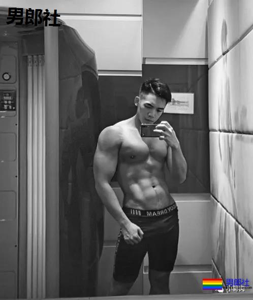 张天爱的肌肉私教又火了！早年拍的内裤秀依然很抢手！ - 51虹马