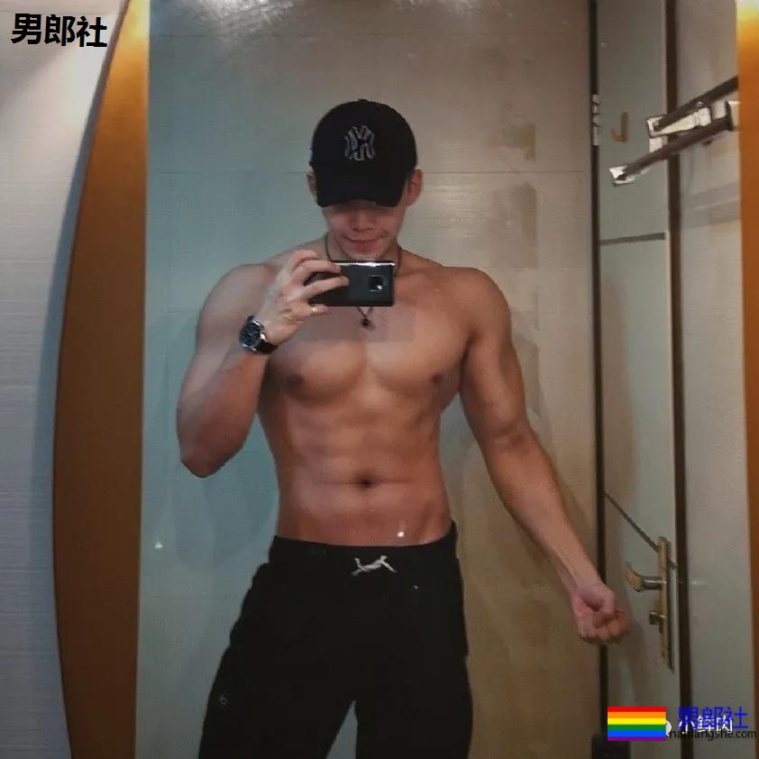 张天爱的肌肉私教又火了！早年拍的内裤秀依然很抢手！ - 51虹马