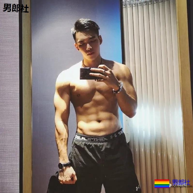 张天爱的肌肉私教又火了！早年拍的内裤秀依然很抢手！ - 51虹马