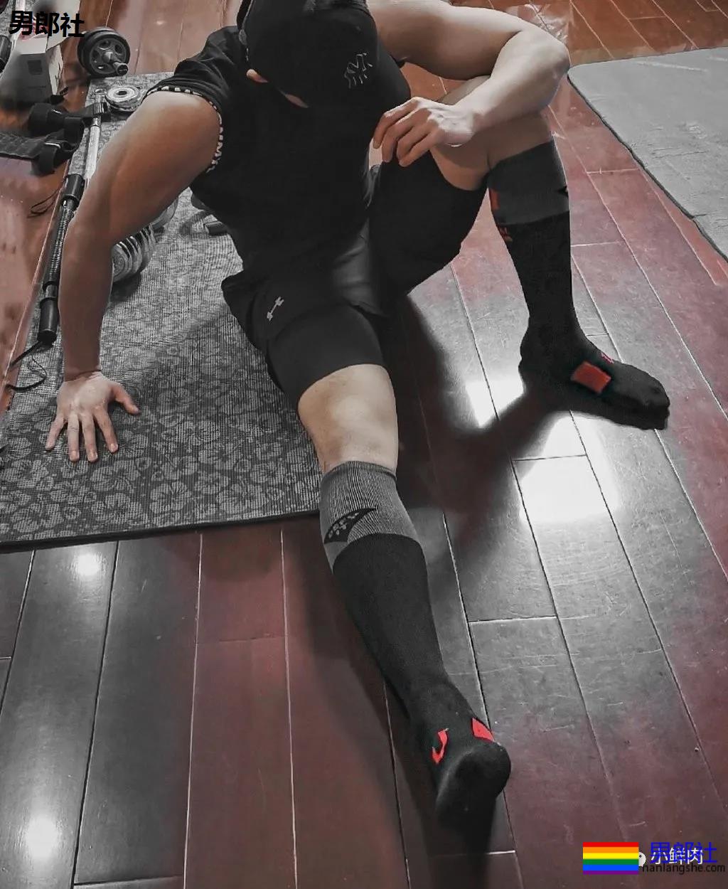 张天爱的肌肉私教又火了！早年拍的内裤秀依然很抢手！ - 51虹马