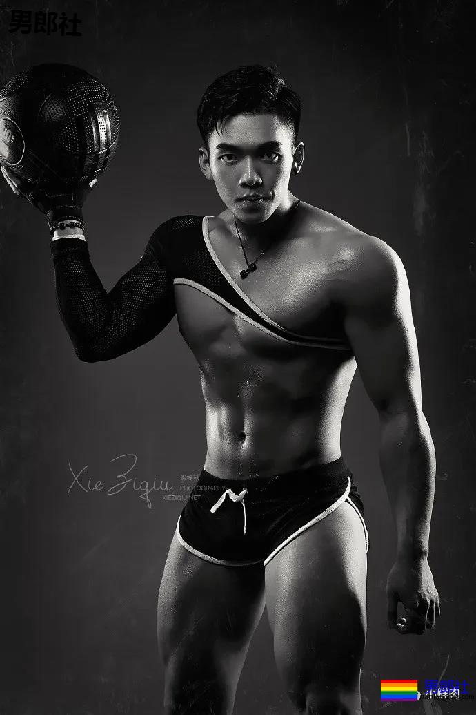 张天爱的肌肉私教又火了！早年拍的内裤秀依然很抢手！ - 51虹马