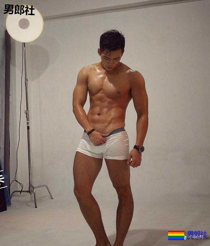 张天爱的肌肉私教又火了！早年拍的内裤秀依然很抢手！ - 51虹马