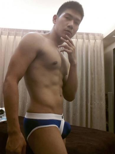 腹肌最狂健身教练绝不放弃健身 最满意自己的胸肌与翘臀 - 51虹马 腹肌最狂健身教练绝不放弃健身 最满意自己的胸肌与翘臀 - 51虹马