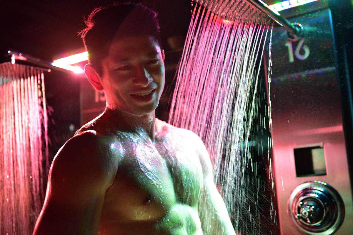 勾眼神、抖翘臀、淋浴秀让你疯狂 - 51虹马 勾眼神、抖翘臀、淋浴秀让你疯狂 - 51虹马