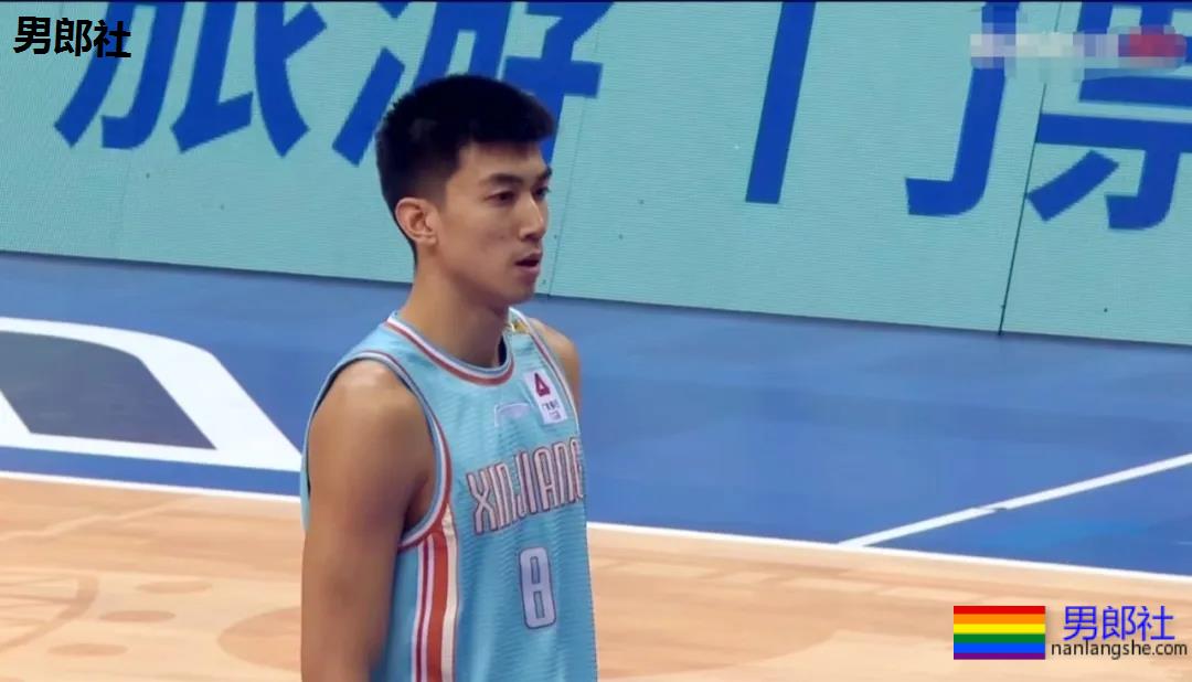 高梁鼻篮球体育生掀衣露腹肌，197长腿腹肌小老公，网友都沦陷了！ - 51虹马