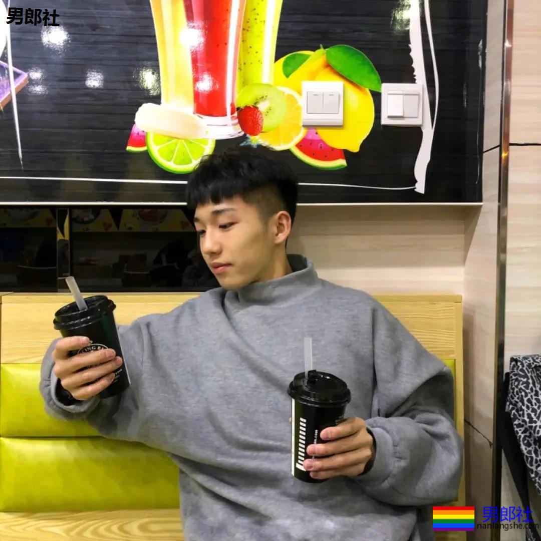 室友超帅，大长腿，都是训练出来的体育生！ - 51虹马