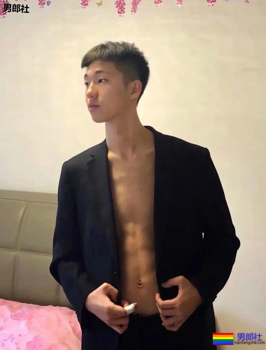 室友超帅，大长腿，都是训练出来的体育生！ - 51虹马