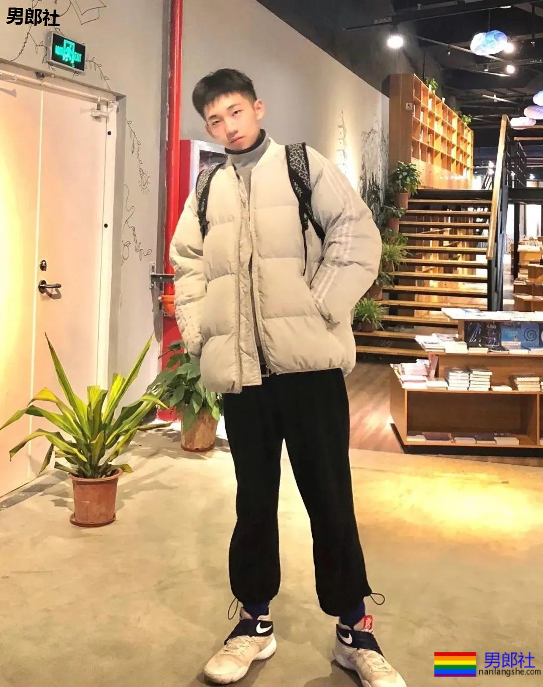 室友超帅，大长腿，都是训练出来的体育生！ - 51虹马