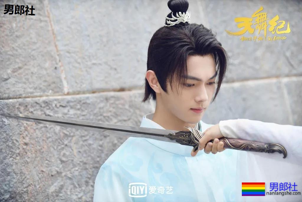 许凯新剧沐浴戏曝光！这大白肌太诱人了吧!! - 51虹马