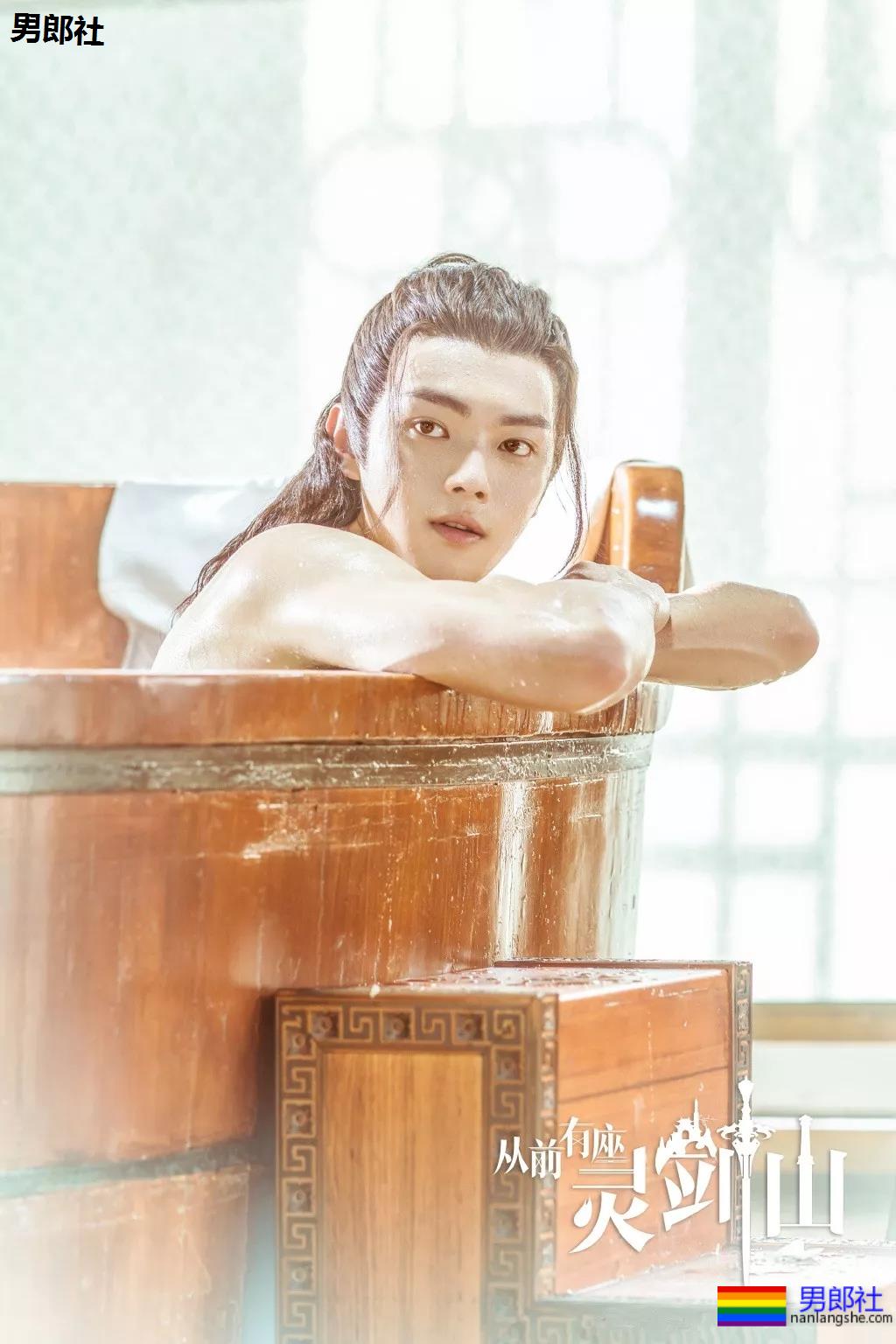 许凯新剧沐浴戏曝光！这大白肌太诱人了吧!! - 51虹马