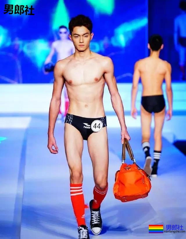 许凯新剧沐浴戏曝光！这大白肌太诱人了吧!! - 51虹马