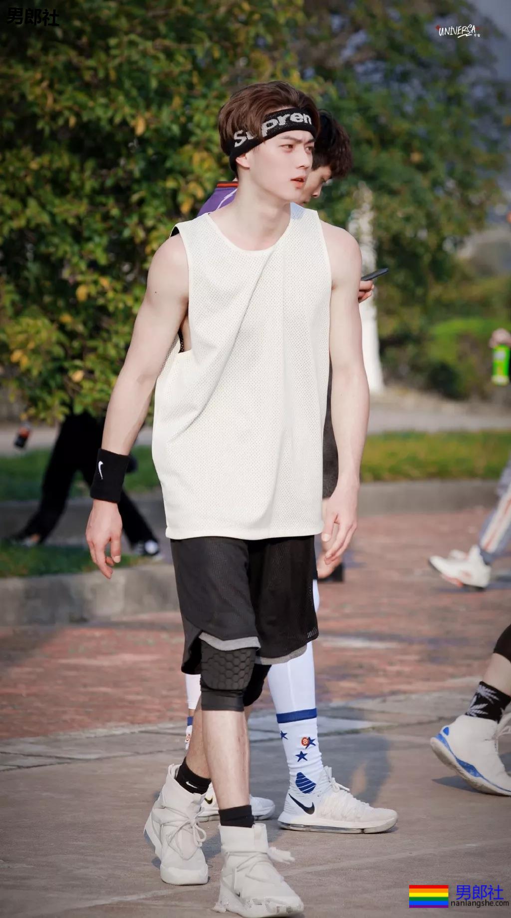 许凯新剧沐浴戏曝光！这大白肌太诱人了吧!! - 51虹马