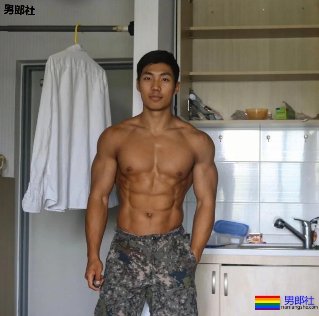 我是一个小网黄，要拍段视频么？ - 51虹马