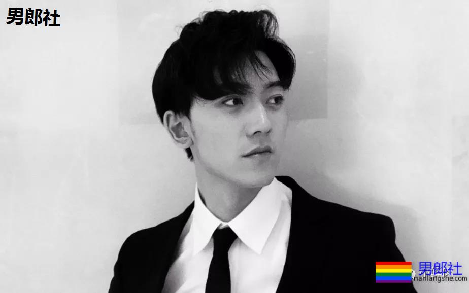 那个靠红裤衩走红的央视鲜肉主播如今怎样了？这肌肉也太可了！ - 51虹马