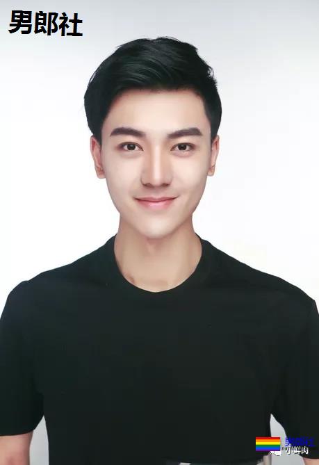 那个靠红裤衩走红的央视鲜肉主播如今怎样了？这肌肉也太可了！ - 51虹马