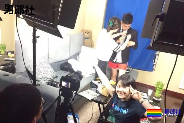 那个靠红裤衩走红的央视鲜肉主播如今怎样了？这肌肉也太可了！ - 51虹马