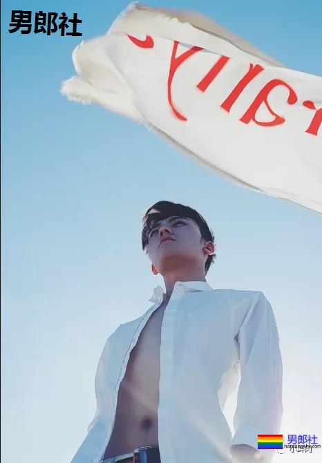 那个靠红裤衩走红的央视鲜肉主播如今怎样了？这肌肉也太可了！ - 51虹马