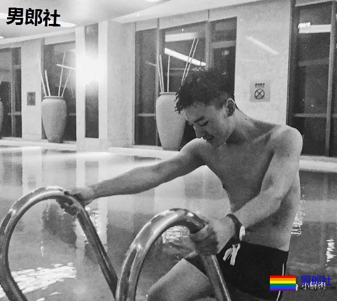 那个靠红裤衩走红的央视鲜肉主播如今怎样了？这肌肉也太可了！ - 51虹马