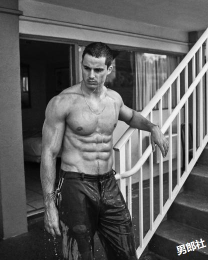 地表最性感数学老师剃帅痞平头 释出诱人日常生活性感照! - 51虹马 地表最性感数学老师剃帅痞平头 释出诱人日常生活性感照! - 51虹马