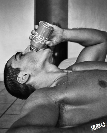 地表最性感数学老师剃帅痞平头 释出诱人日常生活性感照! - 51虹马 地表最性感数学老师剃帅痞平头 释出诱人日常生活性感照! - 51虹马