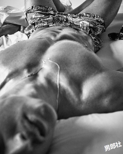 地表最性感数学老师剃帅痞平头 释出诱人日常生活性感照! - 51虹马 地表最性感数学老师剃帅痞平头 释出诱人日常生活性感照! - 51虹马