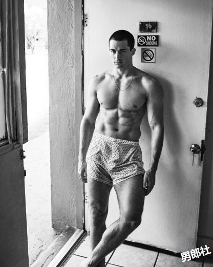 地表最性感数学老师剃帅痞平头 释出诱人日常生活性感照! - 51虹马 地表最性感数学老师剃帅痞平头 释出诱人日常生活性感照! - 51虹马