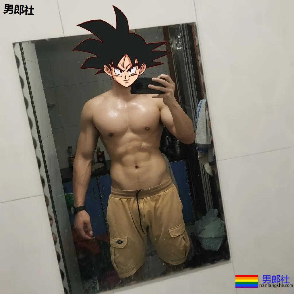 肌肉小老公拍浴巾小视频走红，这肉体简直太撩了！ - 51虹马