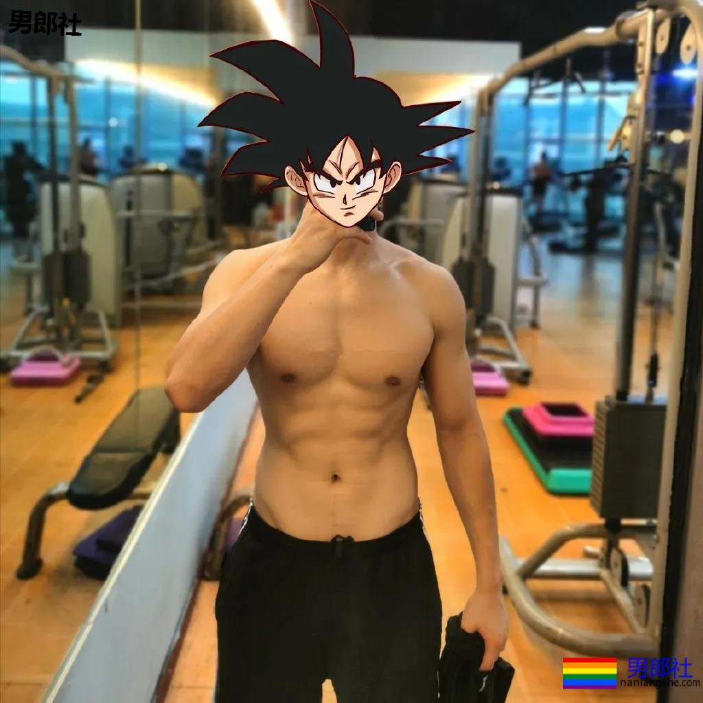 肌肉小老公拍浴巾小视频走红，这肉体简直太撩了！ - 51虹马