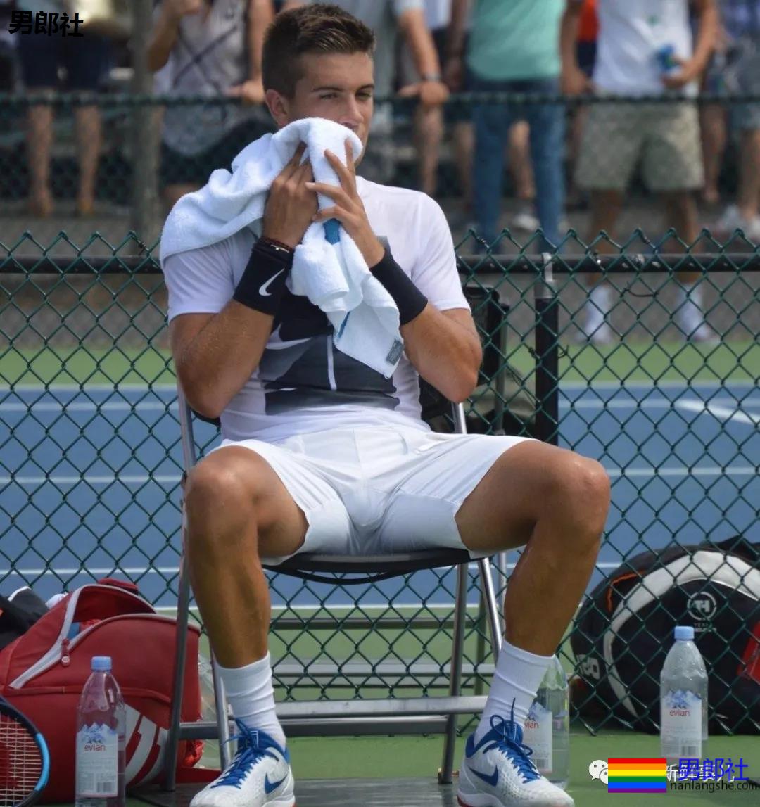 穿紧身短裤的网球小鲜肉染新冠，多少男粉为他心伤！ - 51虹马